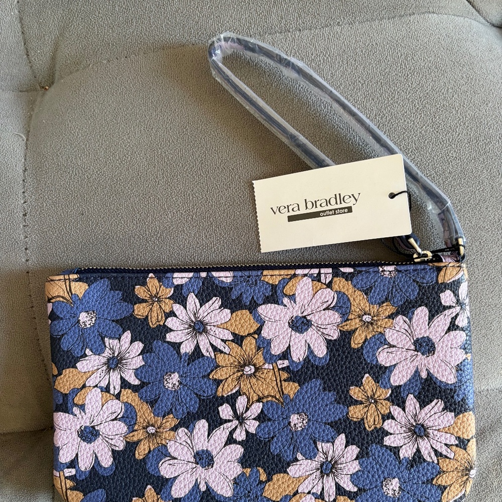 NEW Vera Bradley Essential Wristlet